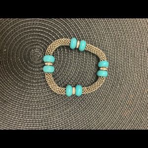 Stretch bracelet with turquoise beads